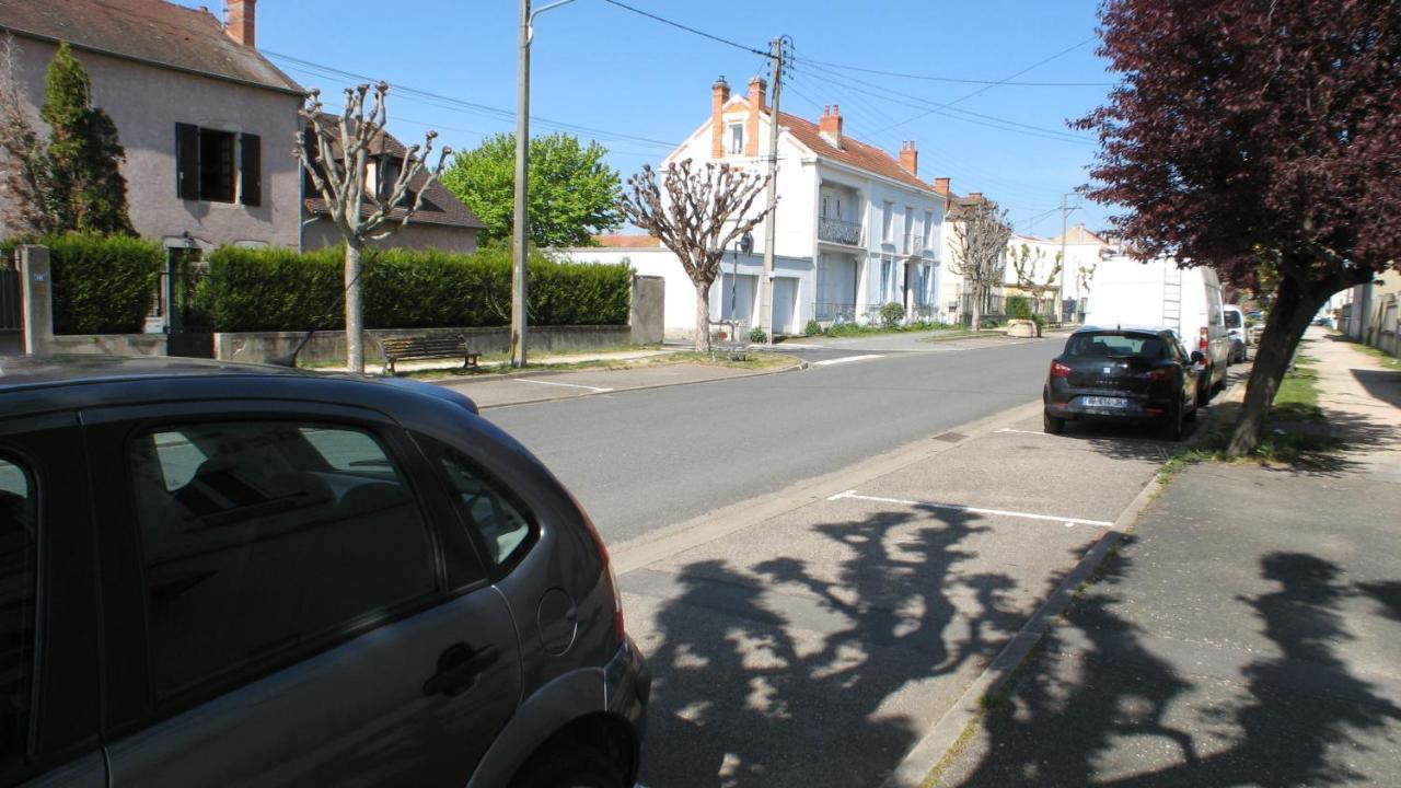 Charmant F1 Bis Atypique Gannat Exterior photo