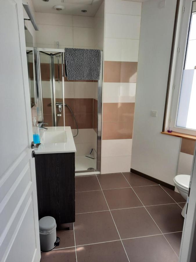 Charmant F1 Bis Atypique Gannat Exterior photo